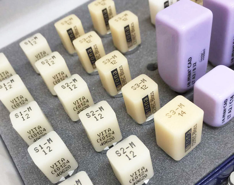 セレックで使用する高品質なセラミックブロック。ドイツの工場で規格生産された均一なセラミックの塊